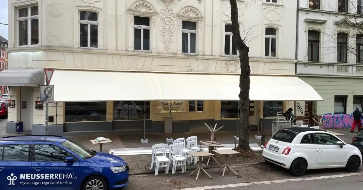 LEINER SunRain Markisenanlage in Sondergröße mit WPS-System für das Restaurant Made in Napoli in Köln